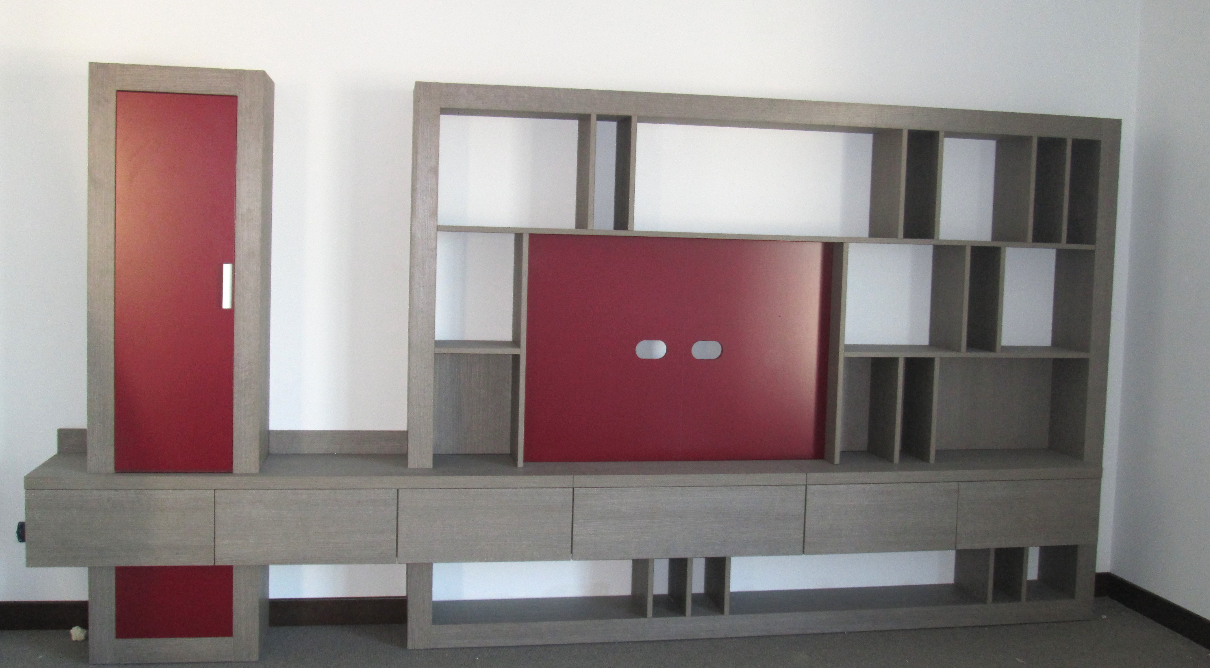 Arredamento su misura in legno e metallo per interni